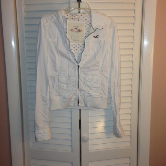 For @hiphopsballet Hollister white jacket w/ hood