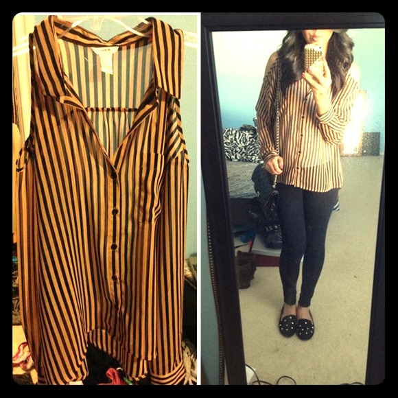 🚫SOLD🚫F21 chiffon cold shoulder button up