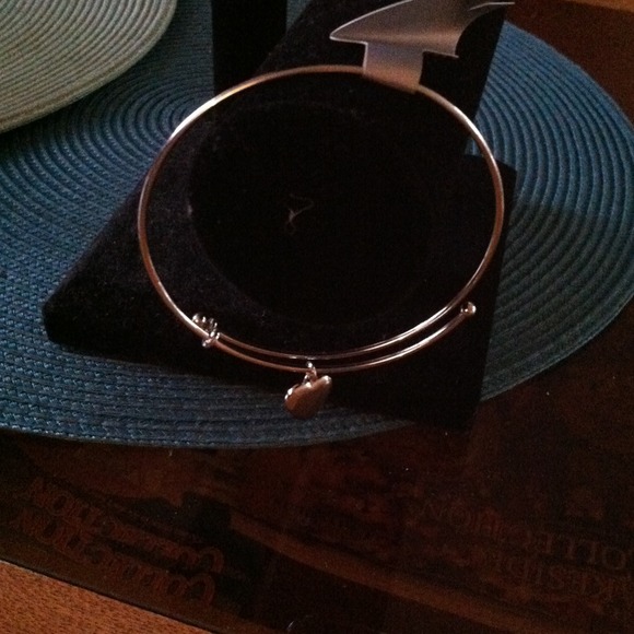 Heart bracelet - Alex and Ani style