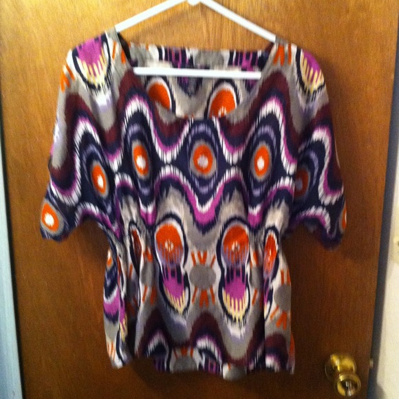 SOLD in bundle.  Banana Republic split sleeve top