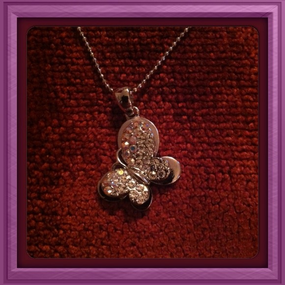 TRADED Sweet Rhinestone Butterfly Pendant Necklace