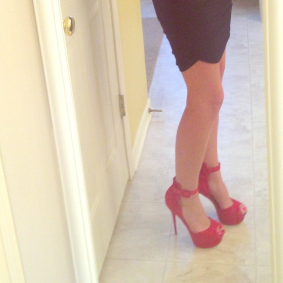 Sold - Picture 1 of 4