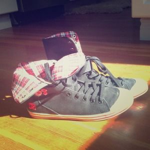 Bundled w/spiked boots/beach bag