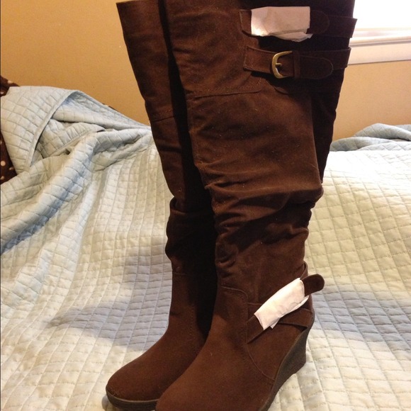 Brown suede-like, wedge, mid calf boots!