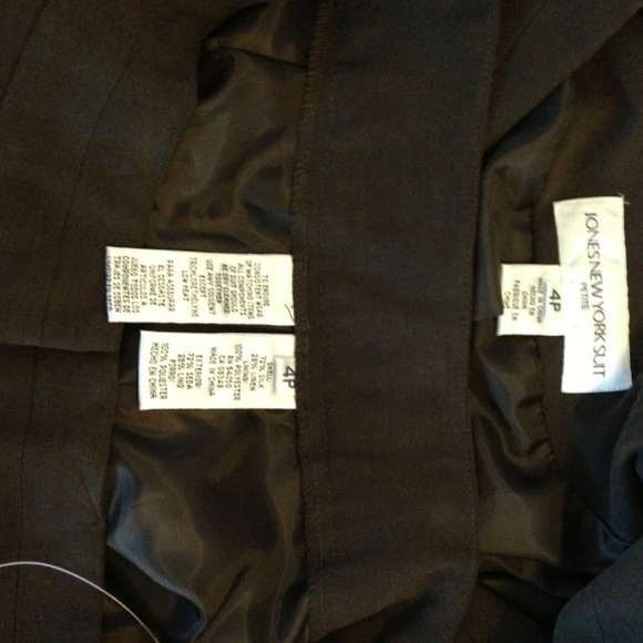 Chocolate brown 2pc suit - Picture 4 of 4
