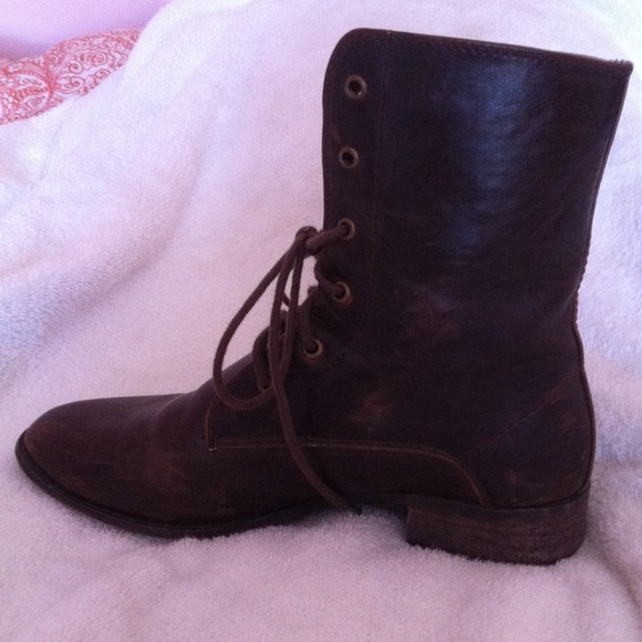 forever 21 size 8 barely worn. slightly scuffed