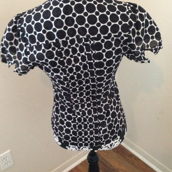 JUST REDUCED!! THE LIMITED black/white shirt - Picture 2 of 3