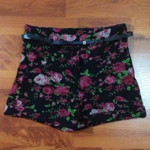 ⛔SOLD⛔Floral high waisted shorts