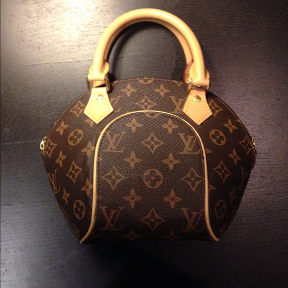 Bundle of 2 handbags!