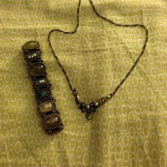 * 1928 necklace and bracelet set