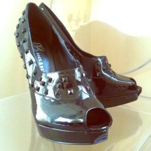Rock & Republic Peep Toe Black Patent Pump 39.5