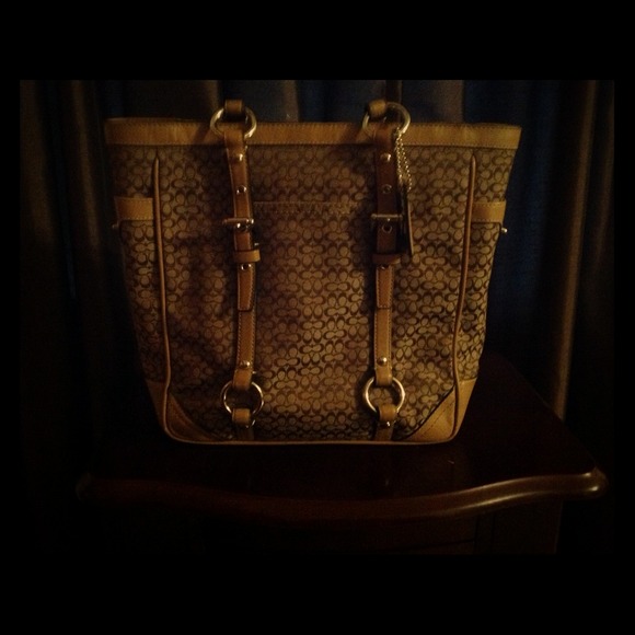 Coach purse - Picture 1 of 3