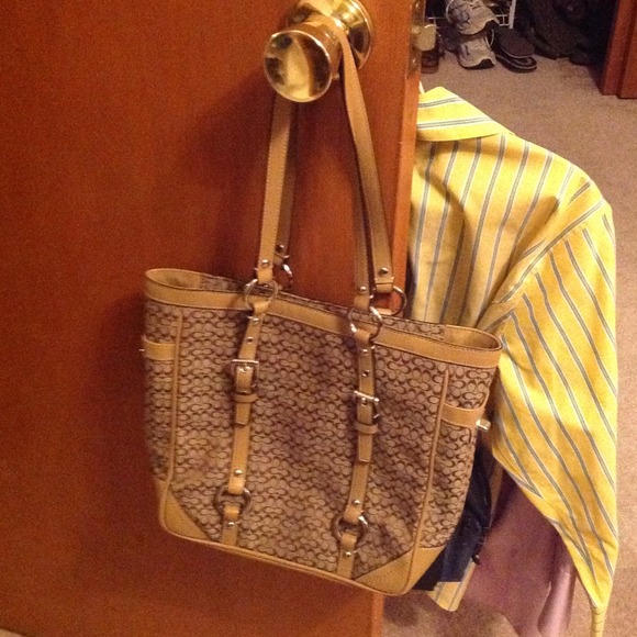 Coach purse - Picture 3 of 3