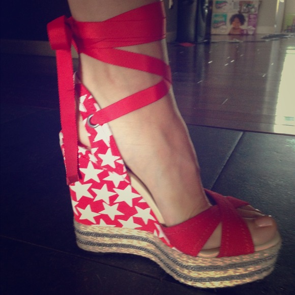 B Brian Atwood summer wedges