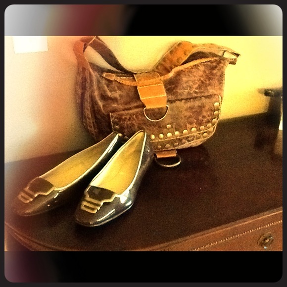 Tahari Brown/gold patent flats