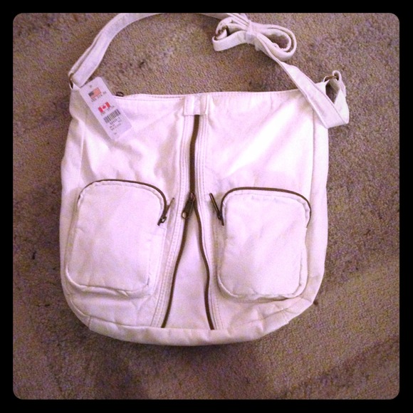 ✂ Price cut! ✂ White Crossbody Zipper Bag