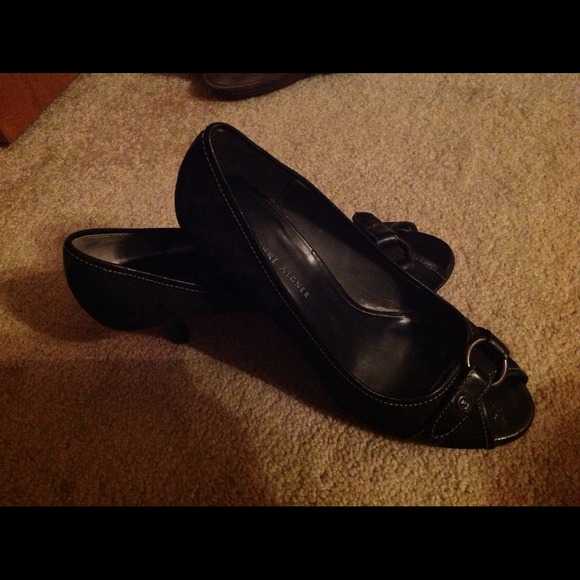 Peep toe pumps. - Picture 1 of 1