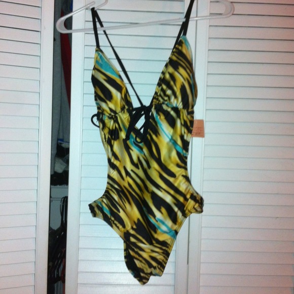 Hurley elixir cut out 1 pc swim suit