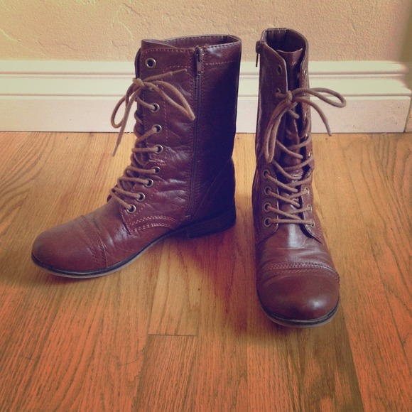 Combat boots