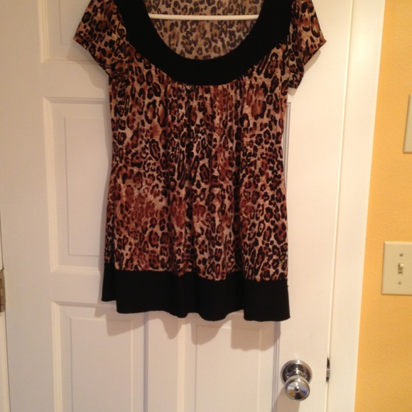 🔷🔷Candy Rain Top🔷🔷REDUCED - Picture 2 of 3