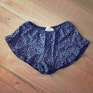 ☆Brandy Melville vodi shorts☆