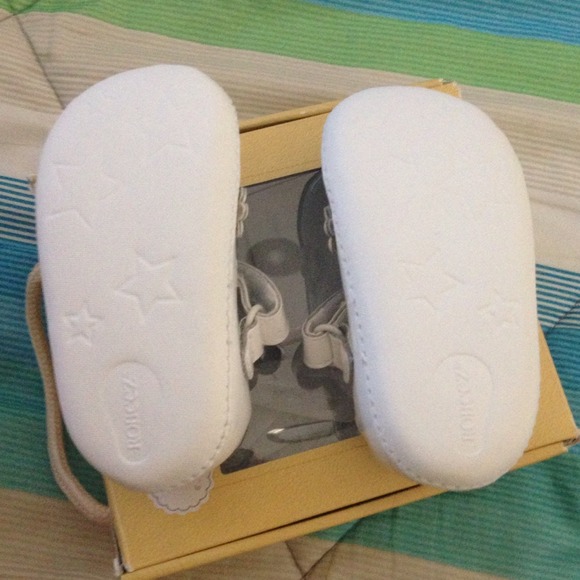 Robeez by striderite white baby shoes - Picture 3 of 4