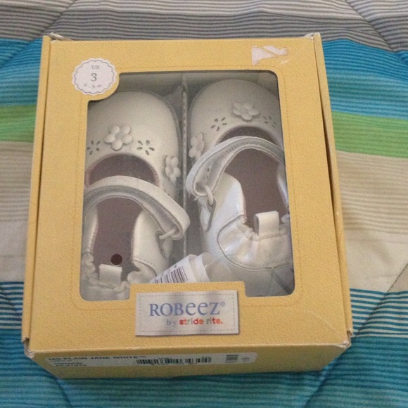 Robeez by striderite white baby shoes - Picture 4 of 4