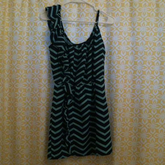 SOLD!!!! Adorable Blue Zig Zag Chevron Dress - Picture 3 of 4