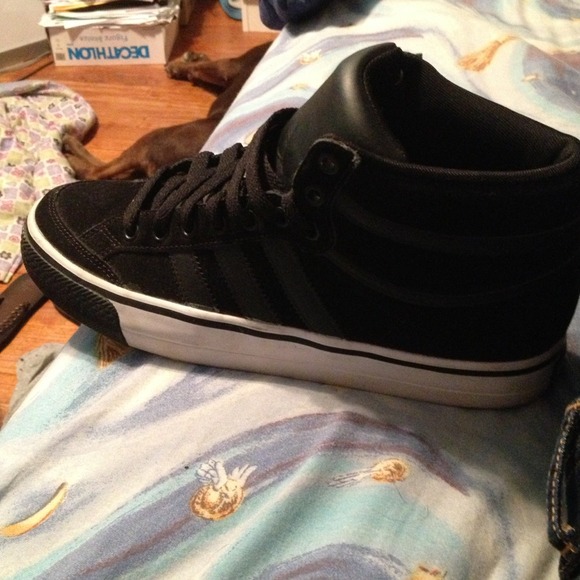 Adidas lightly worn - Picture 1 of 2