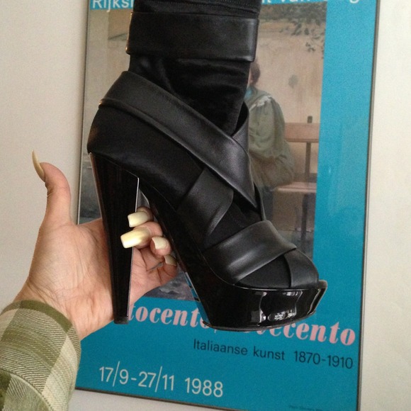 Authentic Burberry Boots Trade to Kimmy my Buddie
