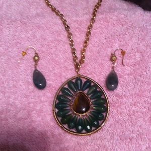 Earring and necklace jade & Tiger eye