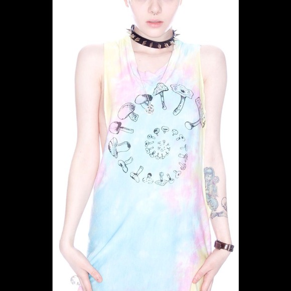 SOLD✋✋✋ UNIF mushroom tank❌NO TRADES❌ - Picture 2 of 4