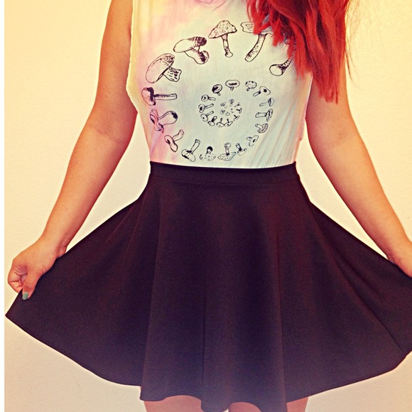 SOLD✋✋✋ UNIF mushroom tank❌NO TRADES❌ - Picture 3 of 4