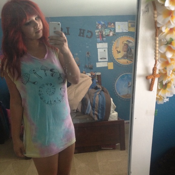 SOLD✋✋✋ UNIF mushroom tank❌NO TRADES❌ - Picture 4 of 4