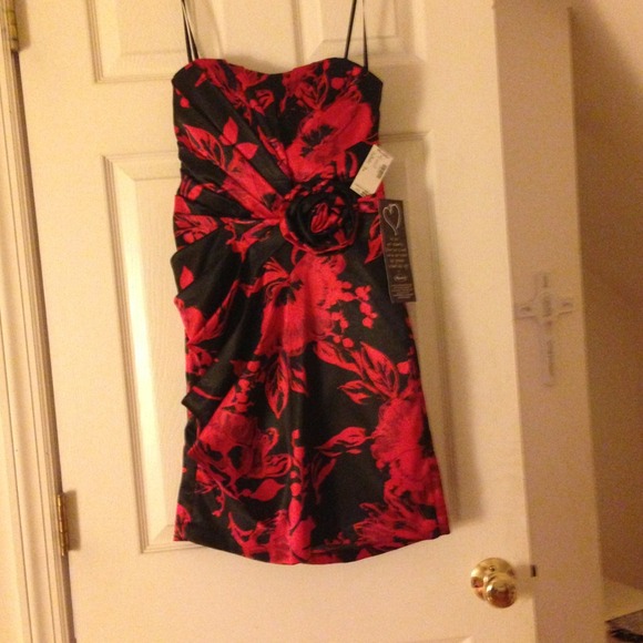 mandee Dresses Black And Red Floral Print Strapless Dress W Tags Poshmark