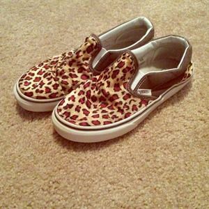 Silky leopard print Vans!