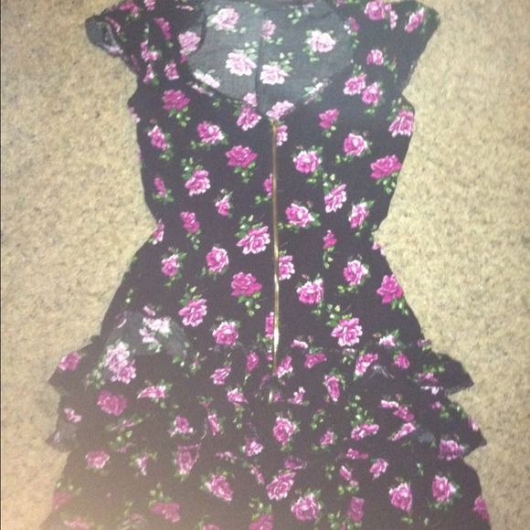 🔴SOLD🔴Material girl floral ruffle dress