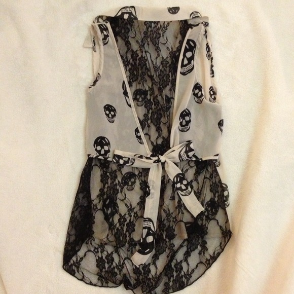 SALE ❗SKULL TOP | NUDE - Picture 2 of 2