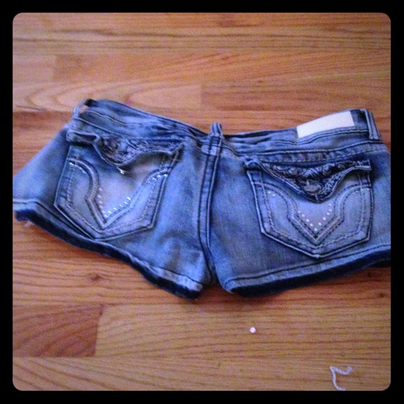 Denim super booty shorts