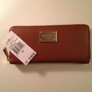 NWT Michael Kors Wallet!