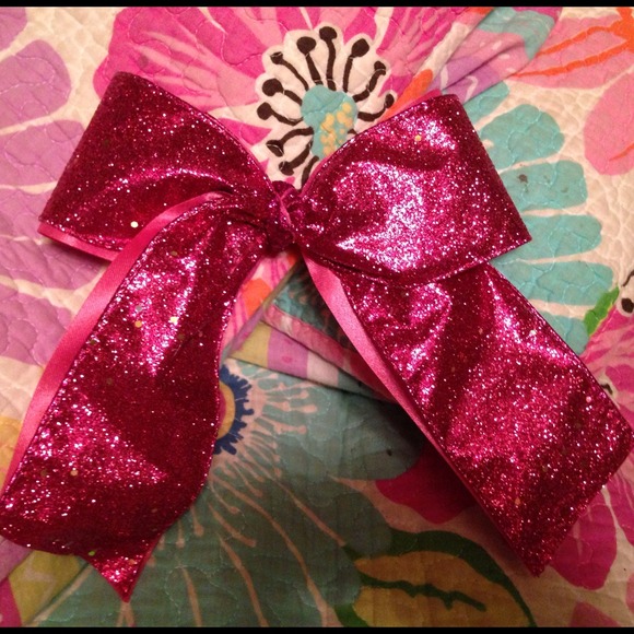 Cheerleading bow