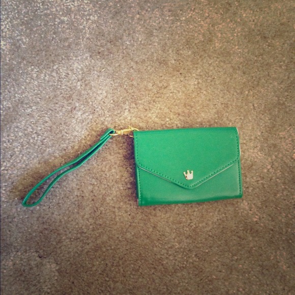 SOLD❌❌Kelly green multiple purpose wristlet
