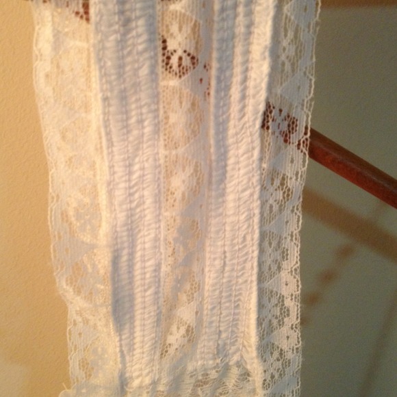 White semi-sheer lace top - Picture 3 of 3