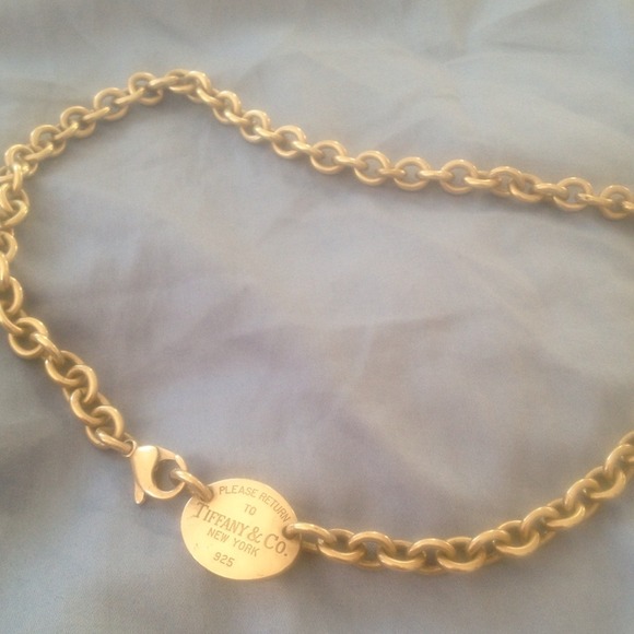 Tiffany & Co. Oval necklace
