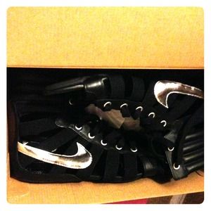 Women's Nike Gladiator size 8. Like new!