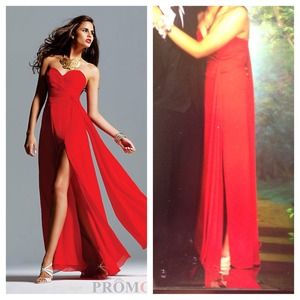 Beautiful long red dress💃