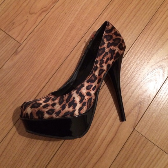 Bamboo Leopard Satin Pumps/ Heels