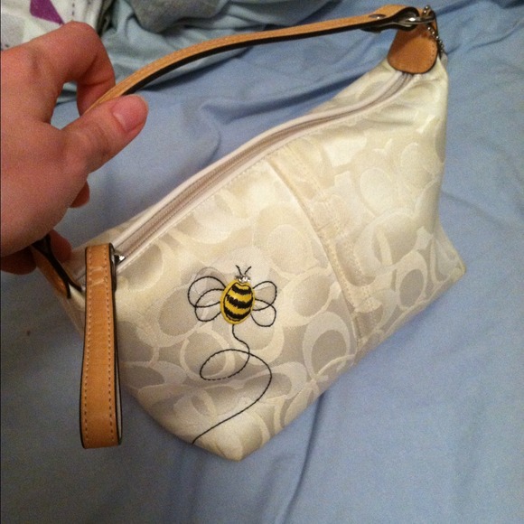 🚫SOLD🚫Coach White/Cream Bumble Bee Handbag!!