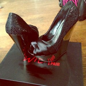 Wild Pair Sherrie WP size 5.5