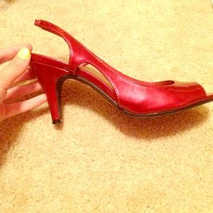 Red peep toe pumps! Kenneth Cole size 7